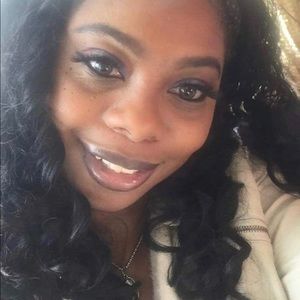 Meet your Posher, Connie